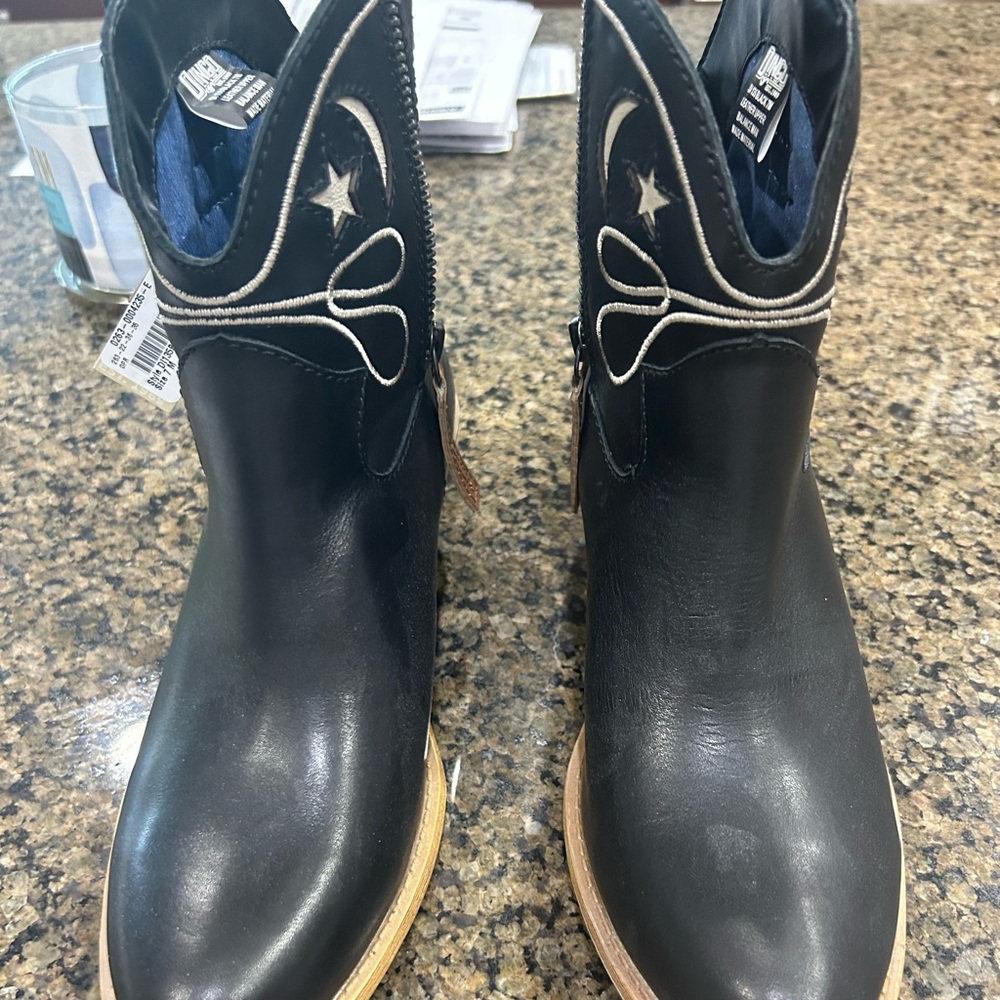 Boots- size 7